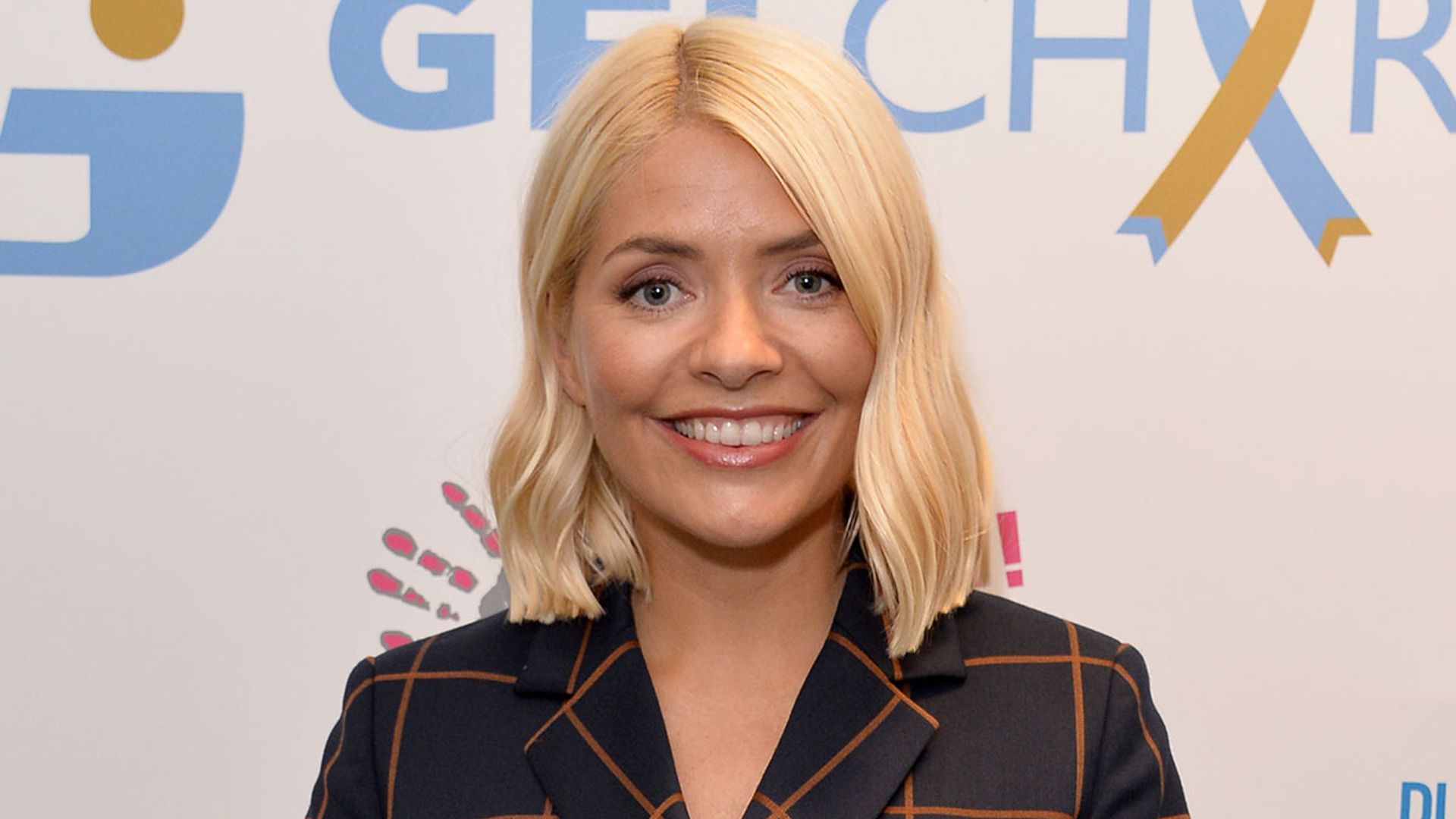 holly willoughby navy blue suit this morning