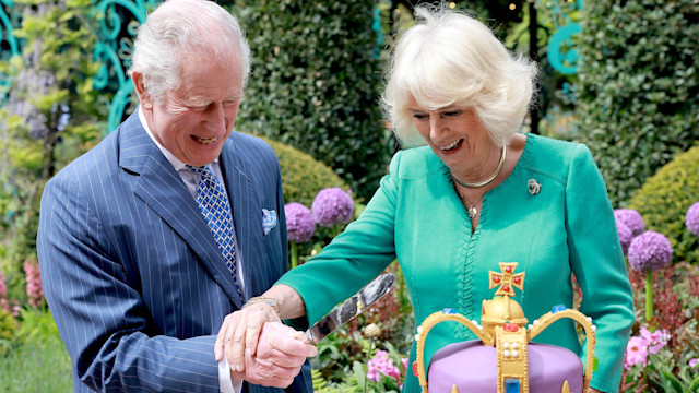 Charles and Camilla cutting cake