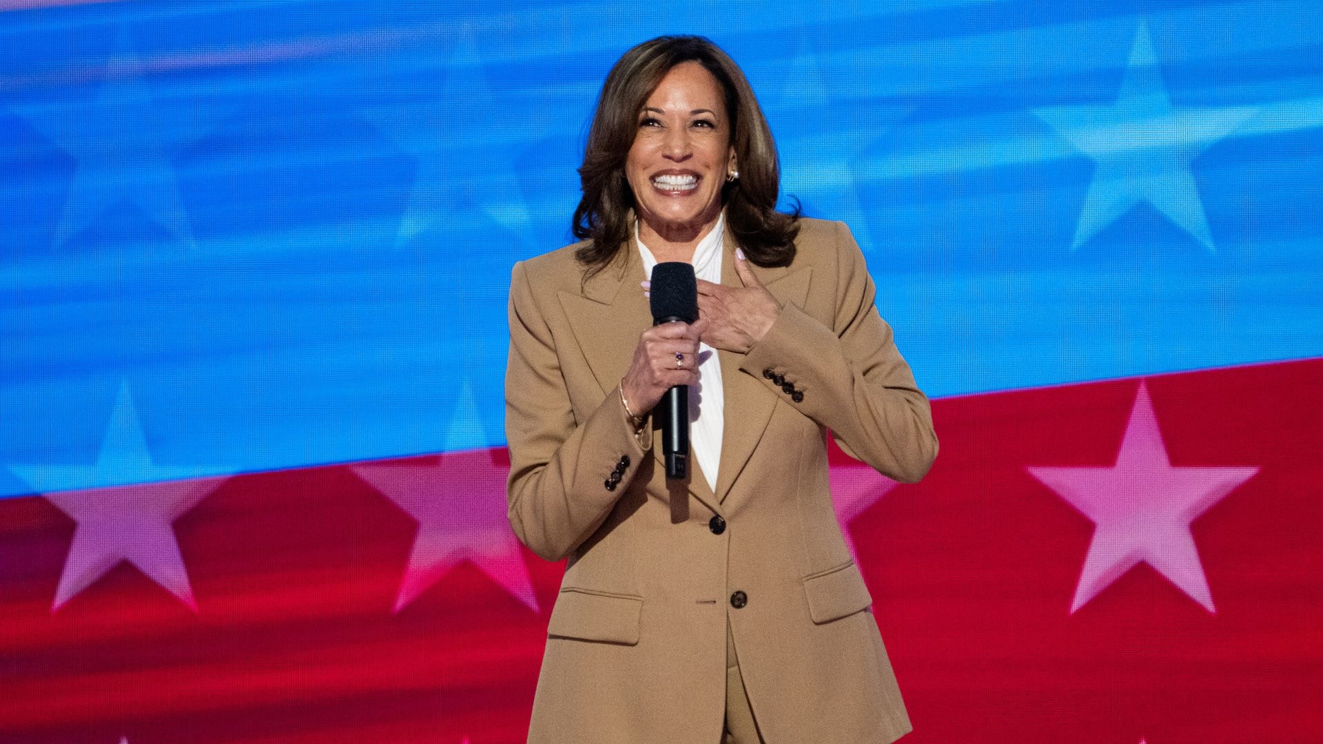 Kamala Harris' incredible tribute to Beyonce as she makes surprise appearance at the Democratic Convention