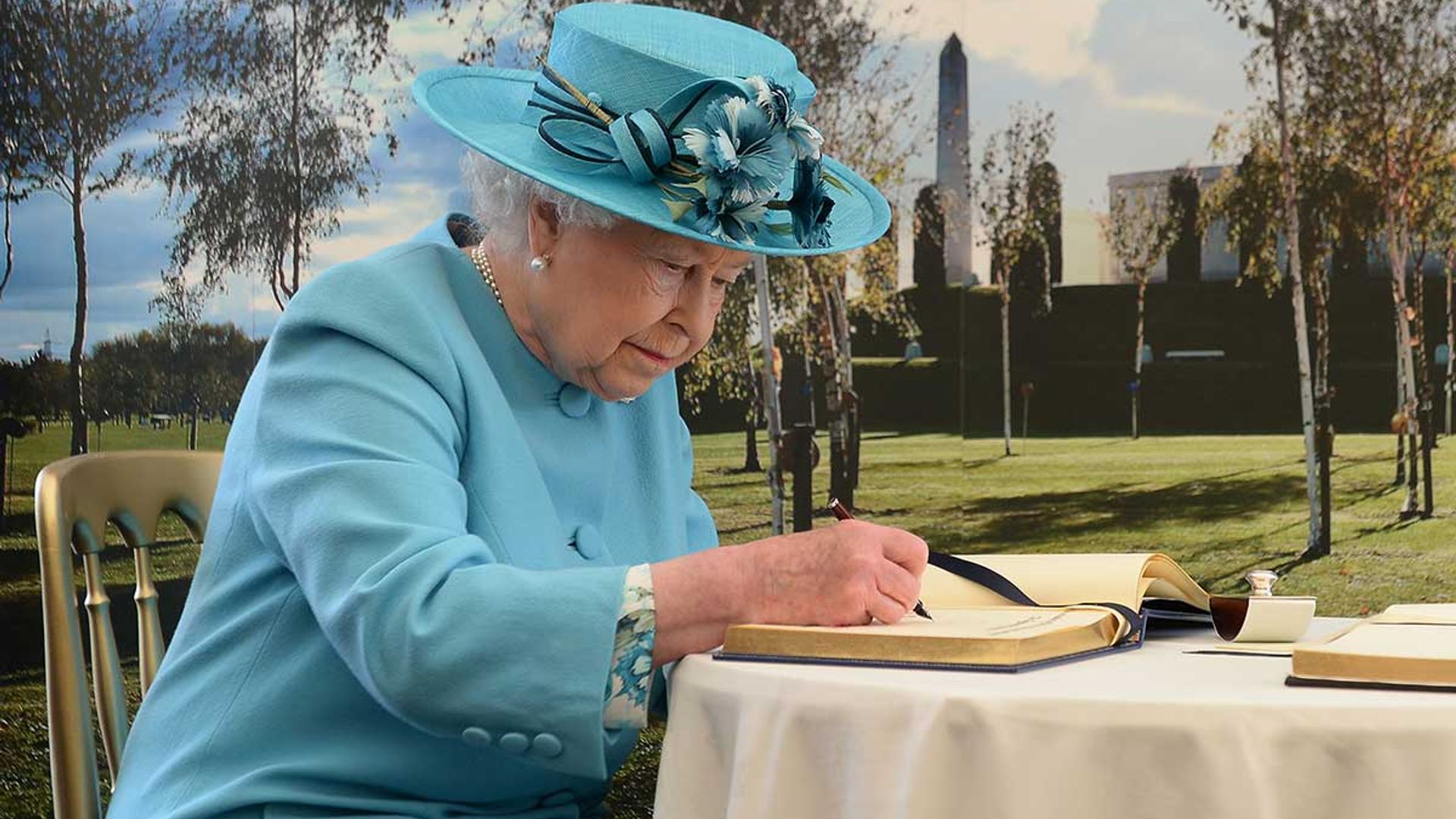 queen writing letter