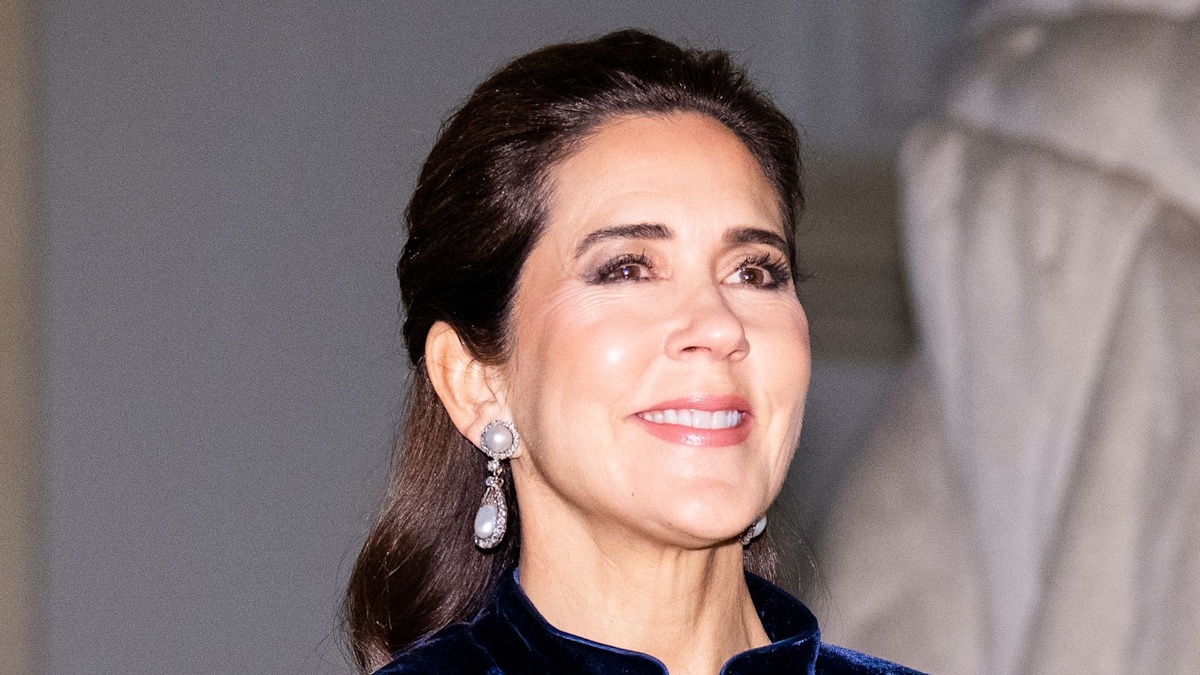 Queen Mary is a vision in velvet fit-and-flare look