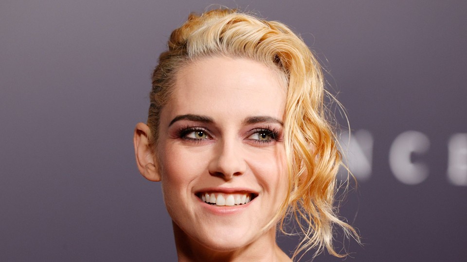 Kristen Stewart - Biography The actress shot to fame whilst starring in the Twilight films 