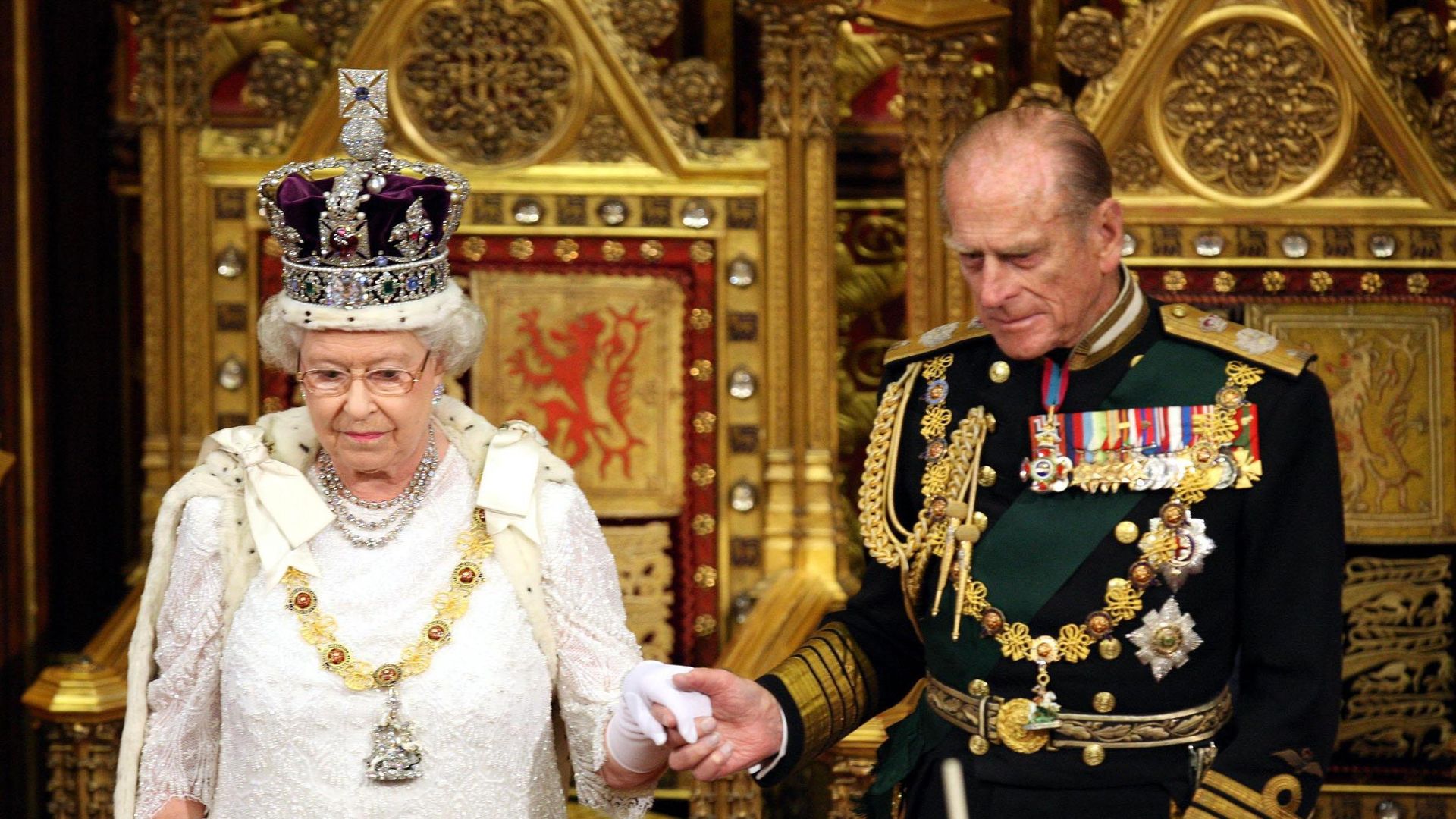 Queen Elizabeth II wearing the Imperial State Crown in 2007