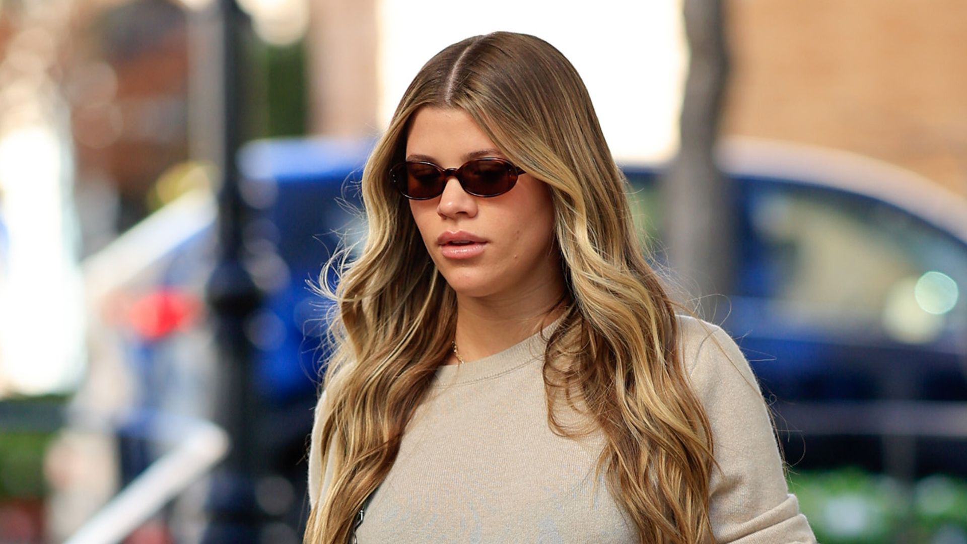 Sofia Richie’s first pregnancy outfit is a masterclass in maternity ...