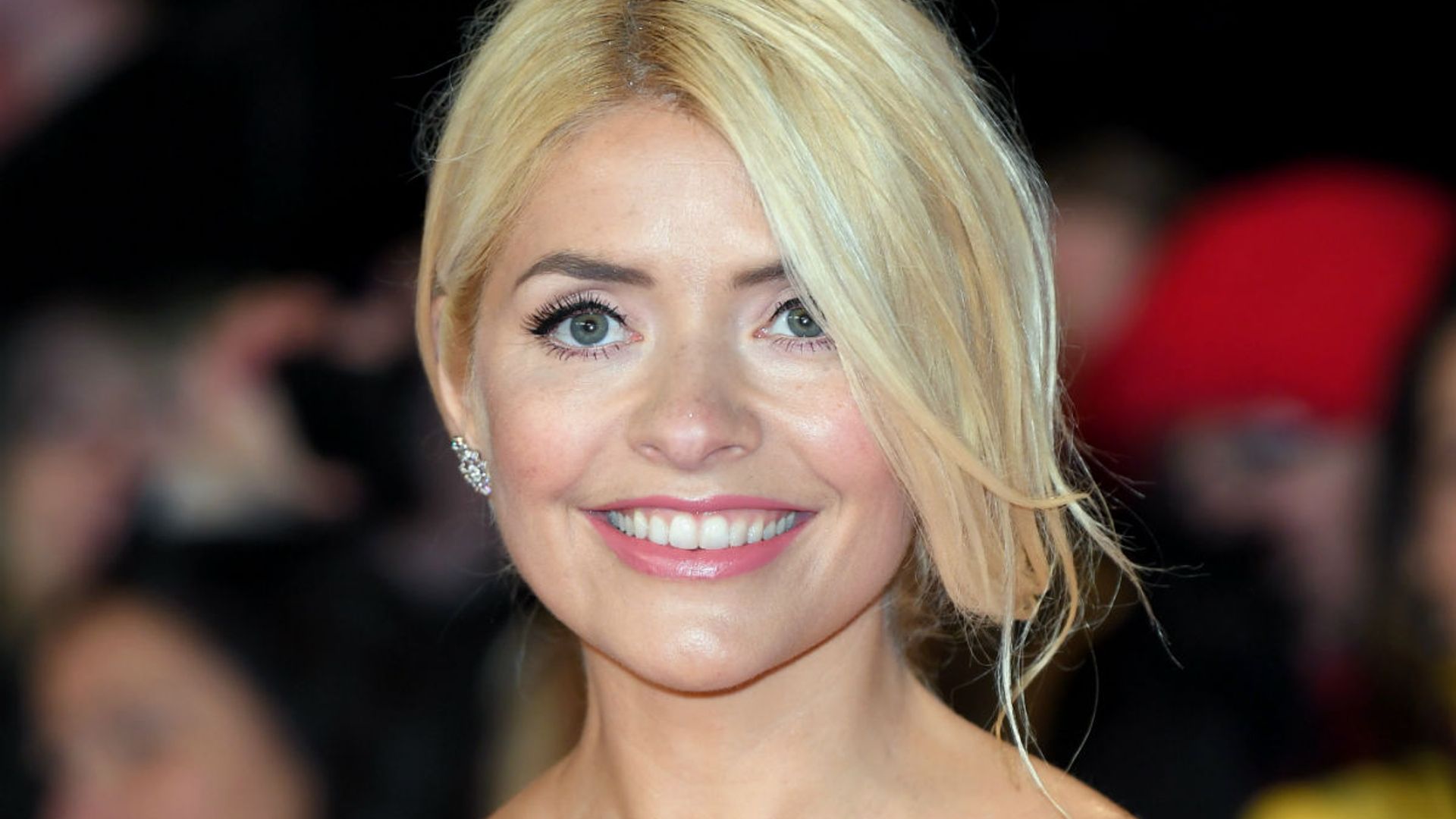 holly willoughby attacked social media