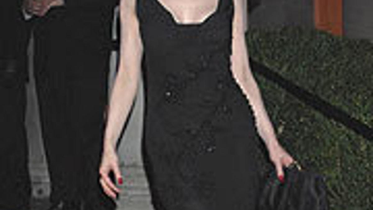 Dita serves up stunning cocktail glass routine at intimate HELLO!