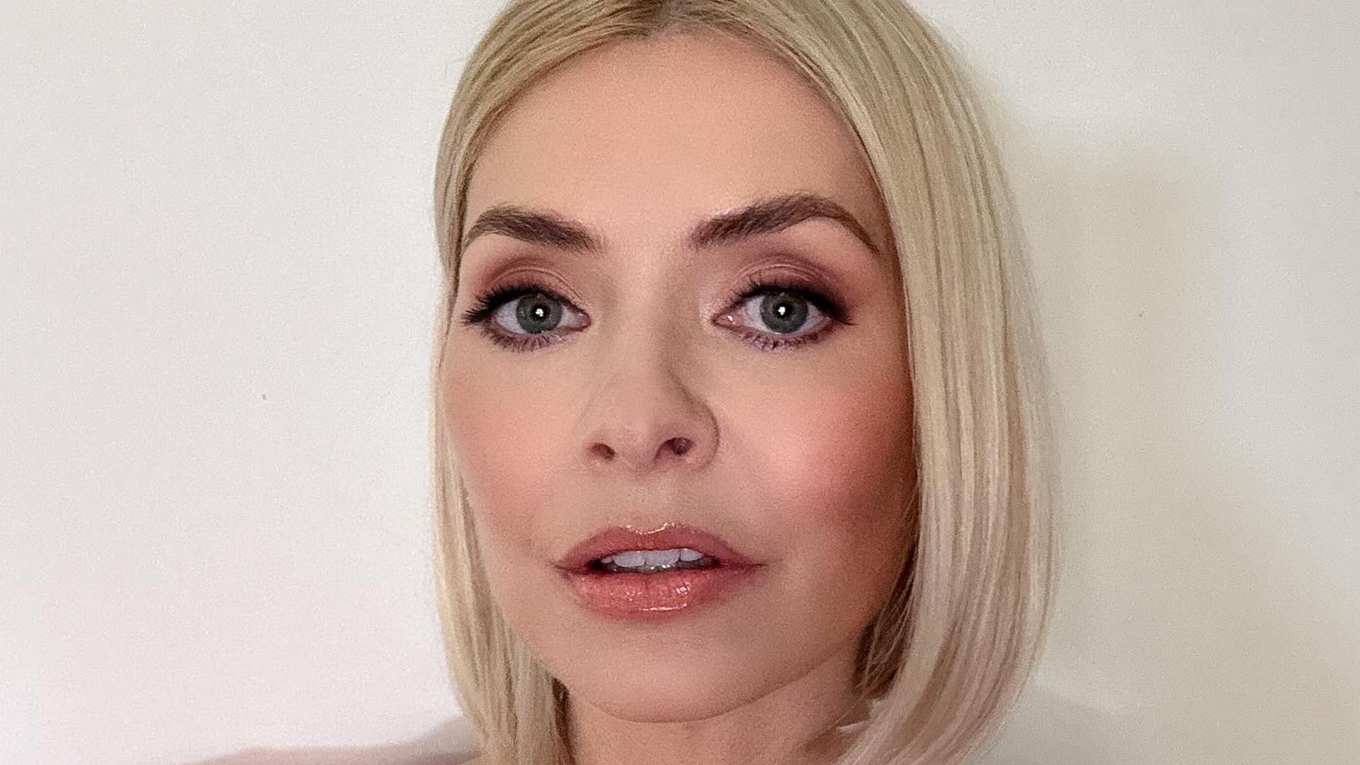 Holly Willoughby in pink dress with glamorous makeup before Dancing on Ice 