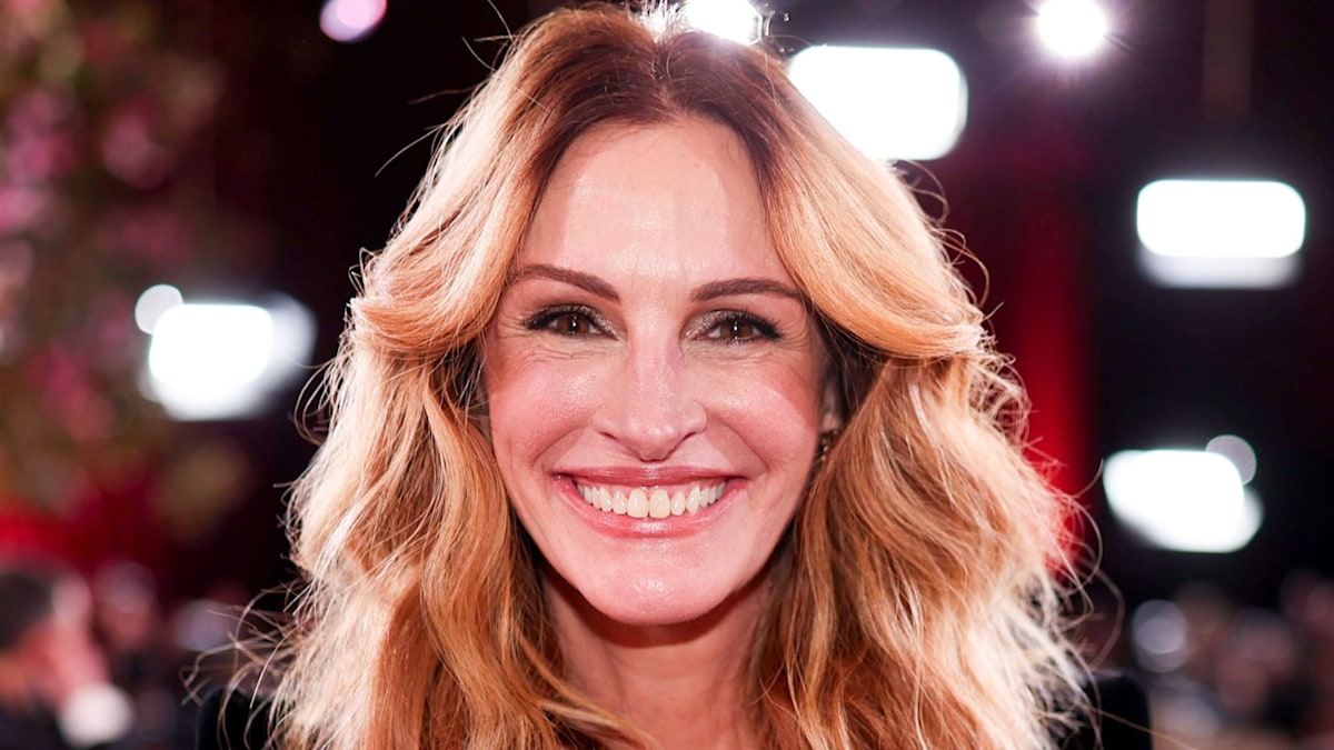 Julia Roberts' famous brother Eric makes rare red carpet appearance