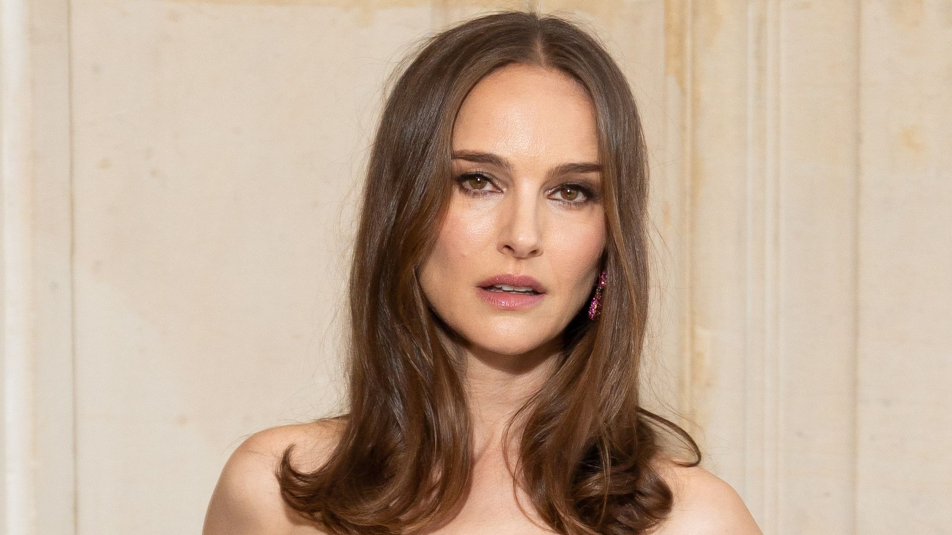 Natalie Portman attends the Christian Dior Haute Couture Fall/Winter 2023/2024 show as part of Paris Fashion Week  on July 03, 2023 in Paris, France