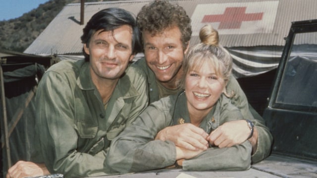 Loretta and her co-stars on the set of MASH