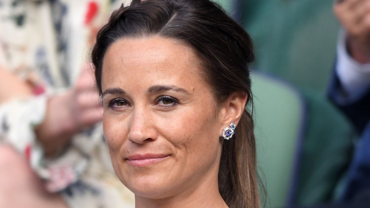 Pippa Middleton is the ultimate 60s siren in flares after Wimbledon makeover