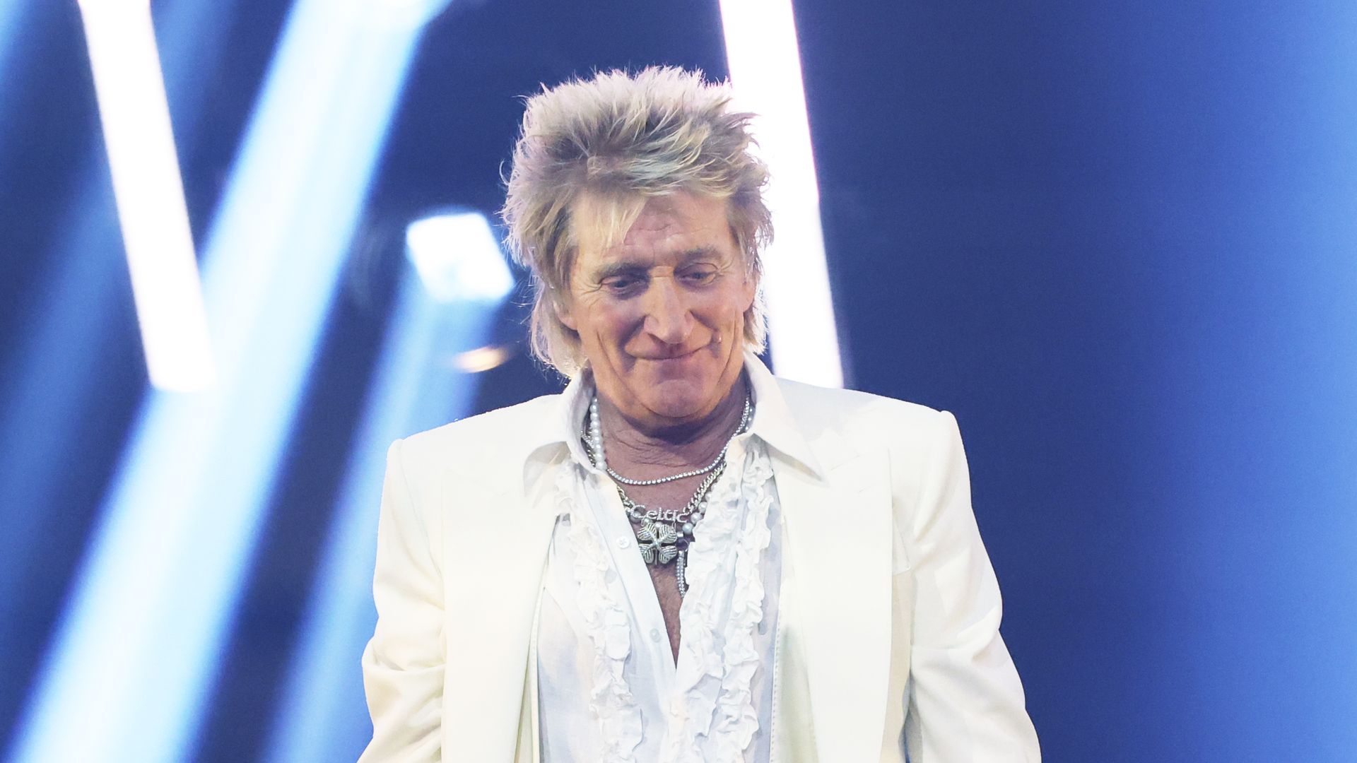 Rod Stewart makes emotional announcement – fans rush to support him