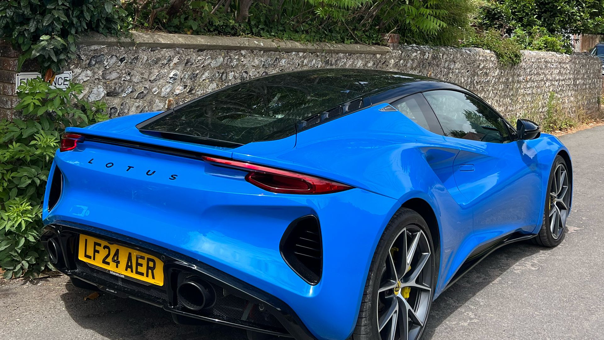 Lotus Emira 