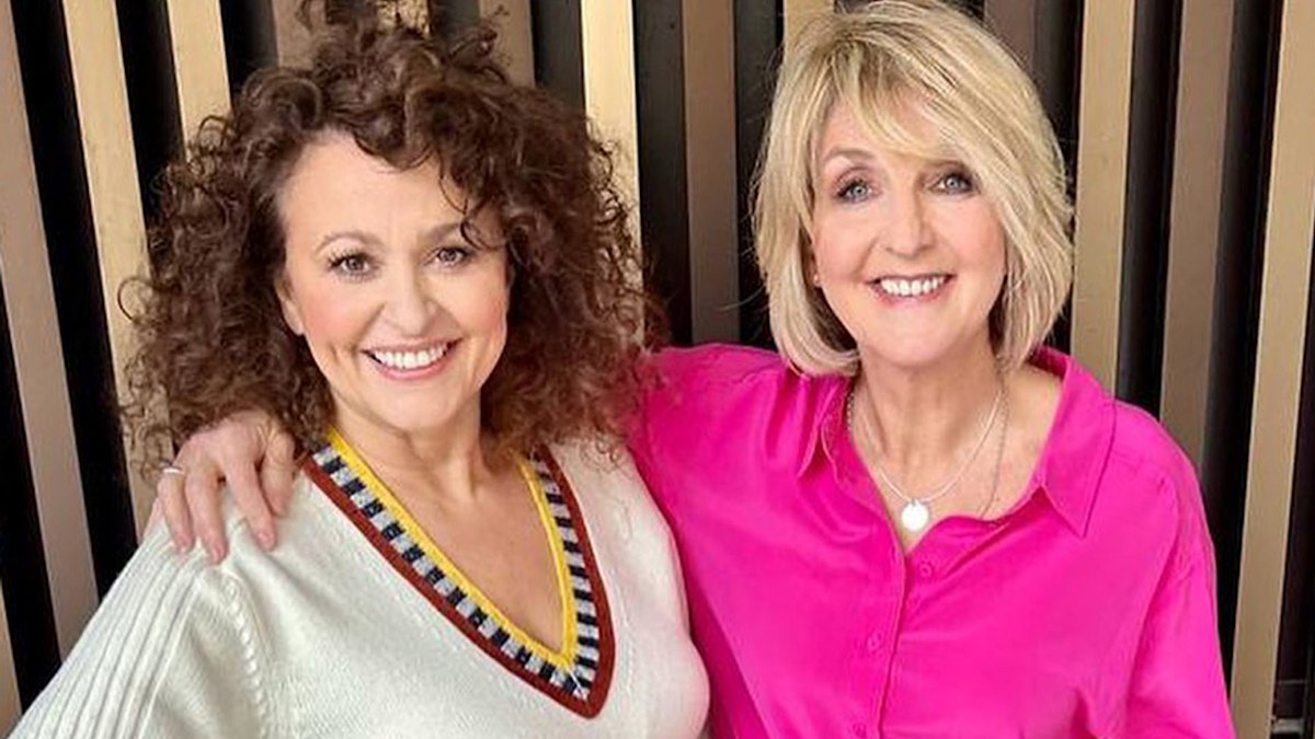 Loose Women's Nadia Sawalha and Kaye Adams demonstrate boob hammocks in  random X-rated video