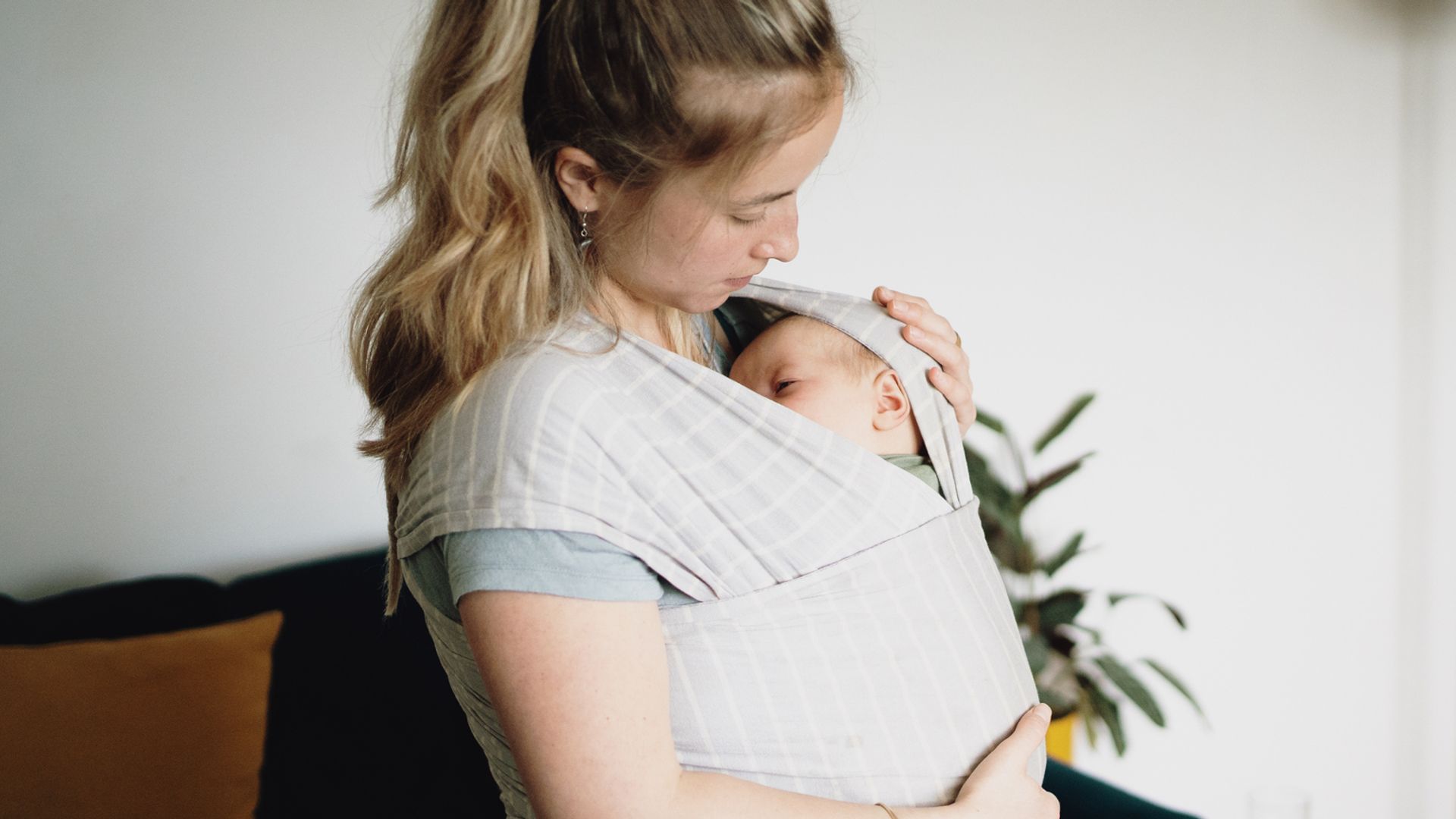 How to keep your baby safe in a sling - babywearing dos and don'ts