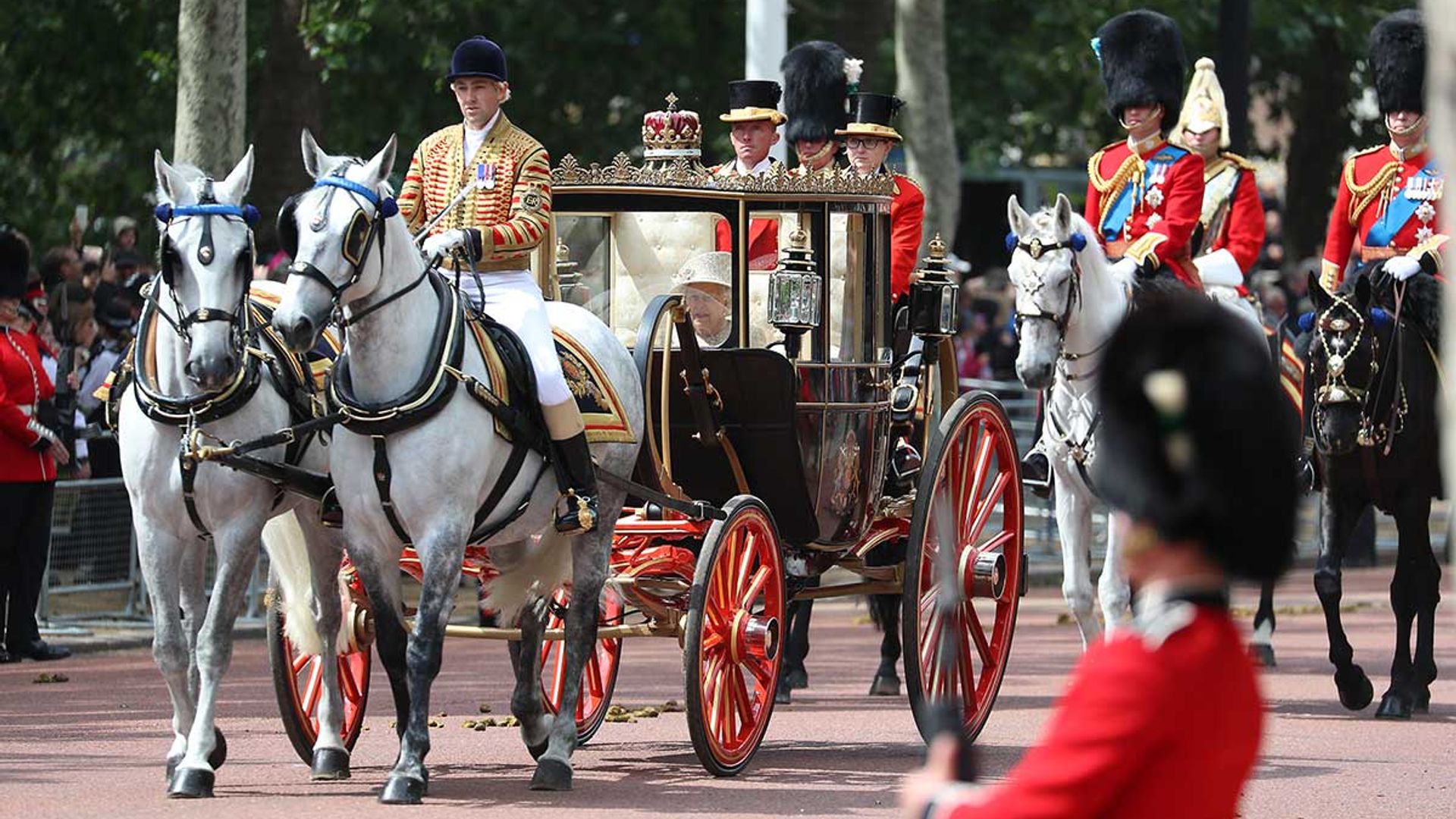 queen closed carriage
