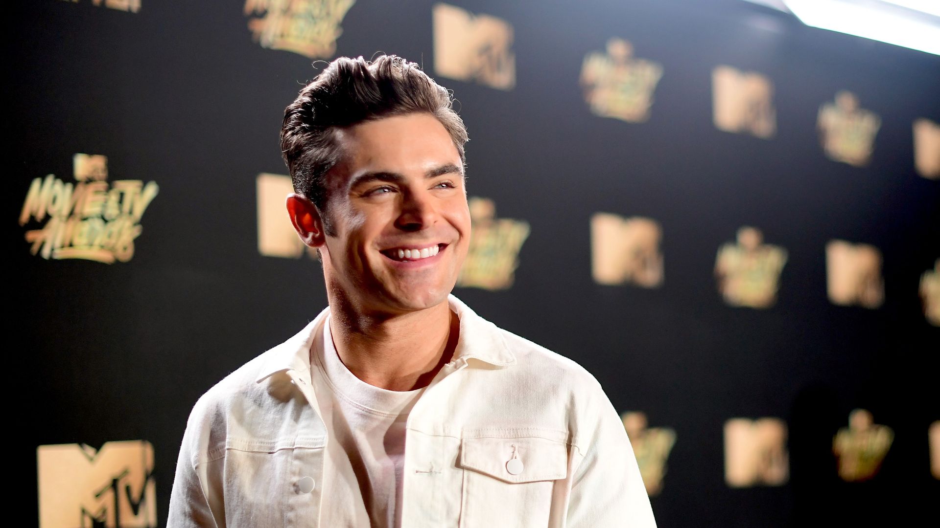 LOS ANGELES, CA - MAY 07:  Actor Zac Efron attends the 2017 MTV Movie And TV Awards at The Shrine Auditorium on May 7, 2017 in Los Angeles, California.  (Photo by Matt Winkelmeyer/Getty Images)