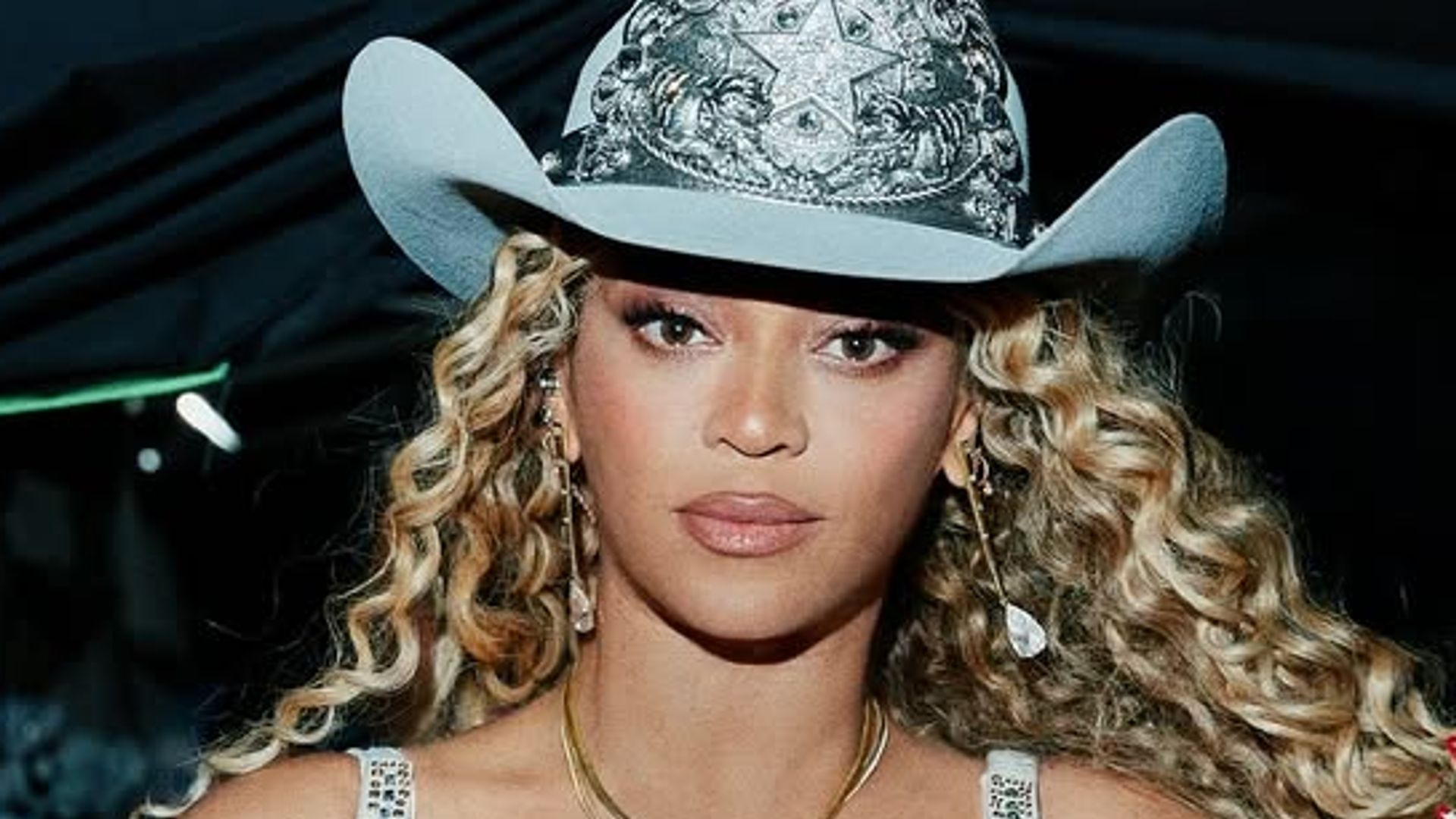 Rumi Carter distracts Beyoncé and Blue Ivy mid-performance
