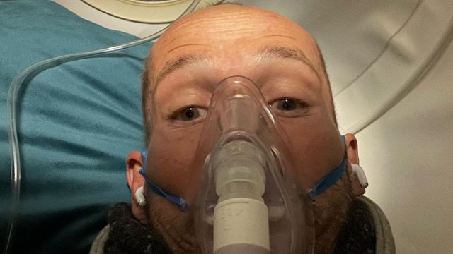 Jonnie Irwin wearing oxygen mask on Instagram