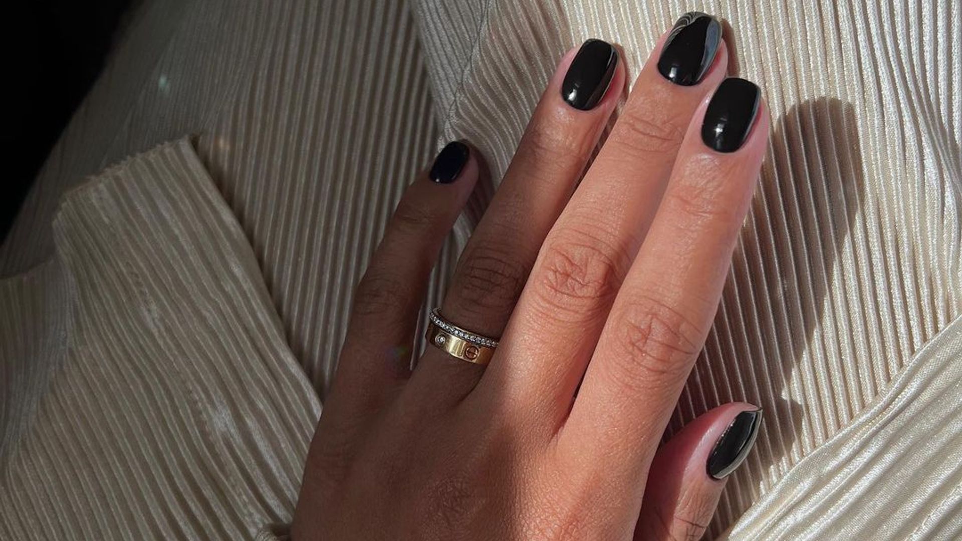 15 Winter 2023 Nail Polish Color Trends To Have On Your Radar