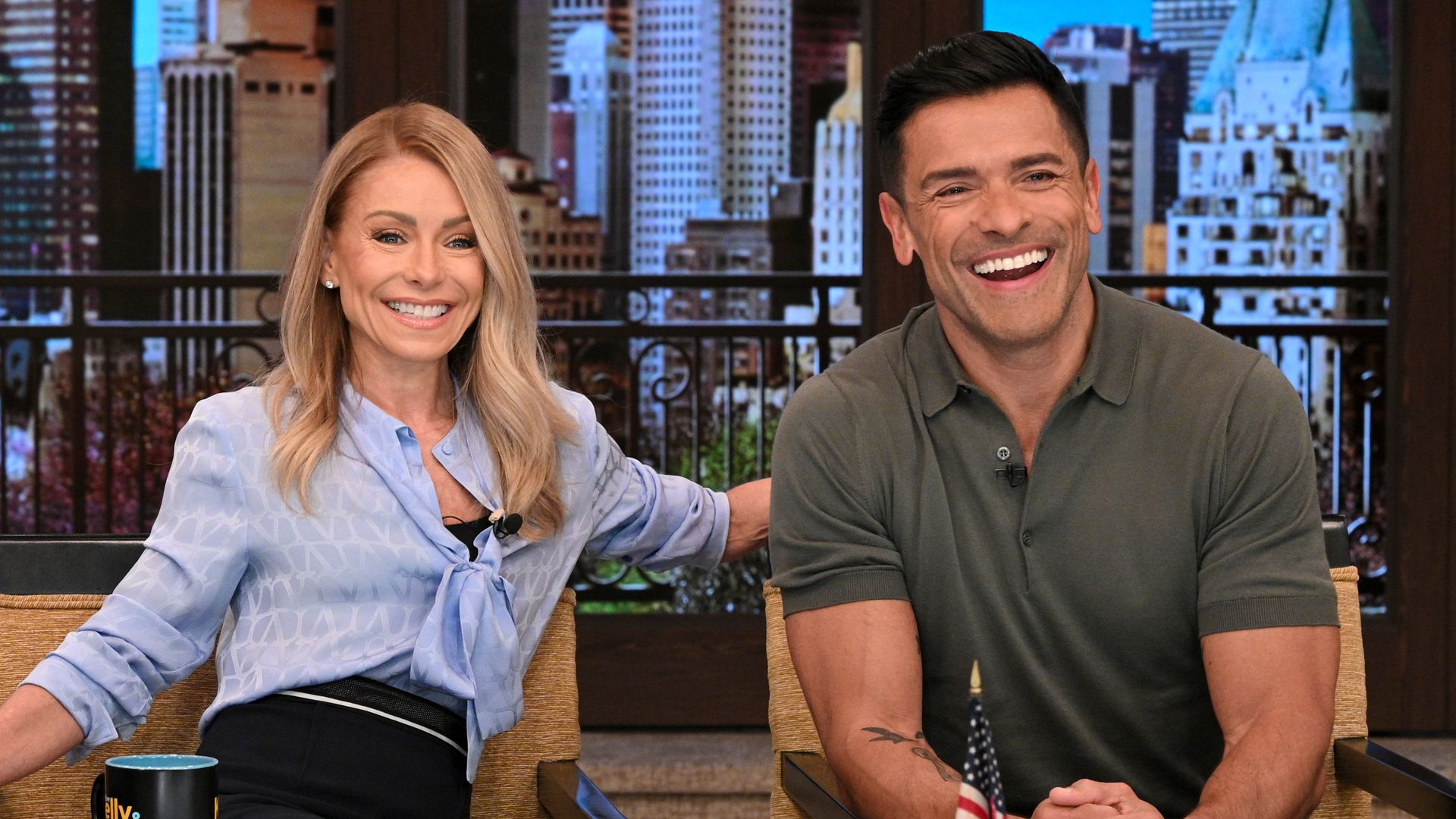 Kelly Ripa undergoes major transformation with Mark Consuelos for LIVE — see her new brunette look