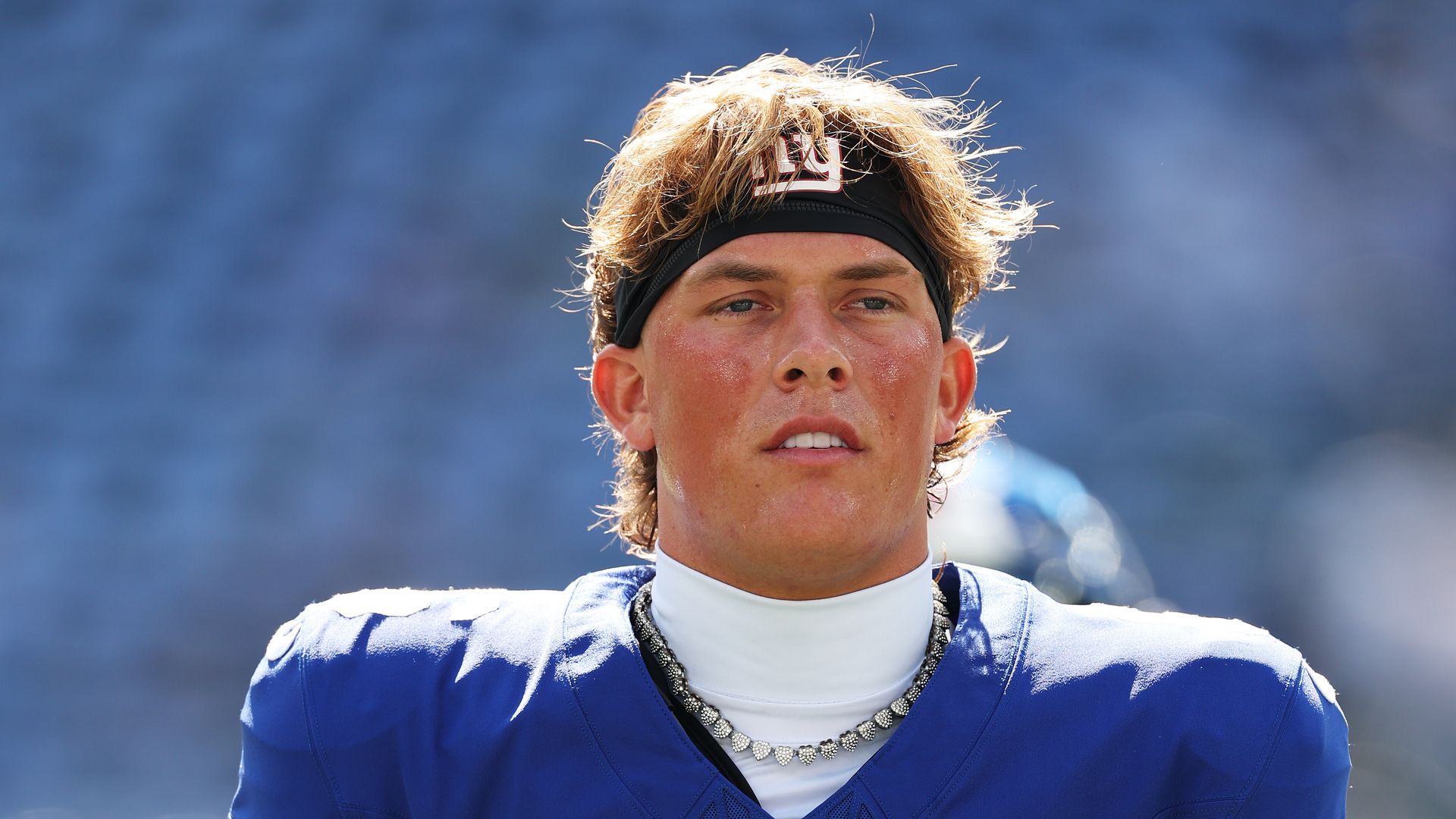 Jaxson Dart #6 of the New York Giants warms up before the game against the Los Angeles Chargers at MetLife Stadium on September 28, 2025 in East Rutherford, New Jersey