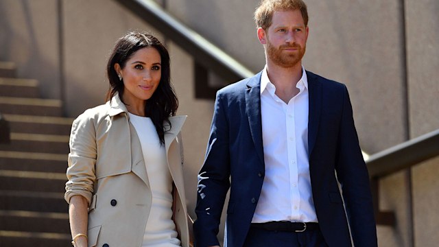 meghan markle and prince harry holding hands