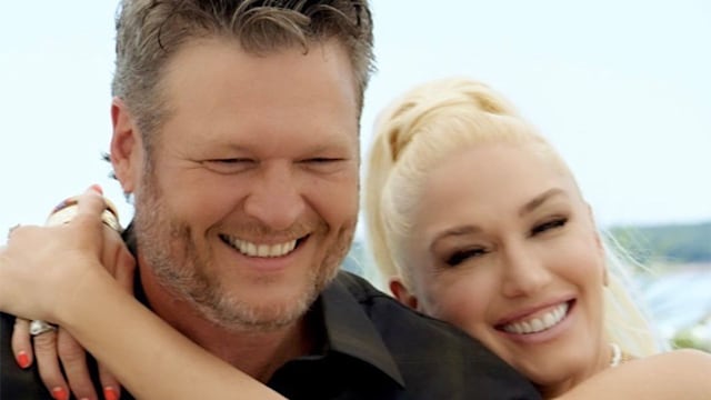 blake shelton gwen stefani outside