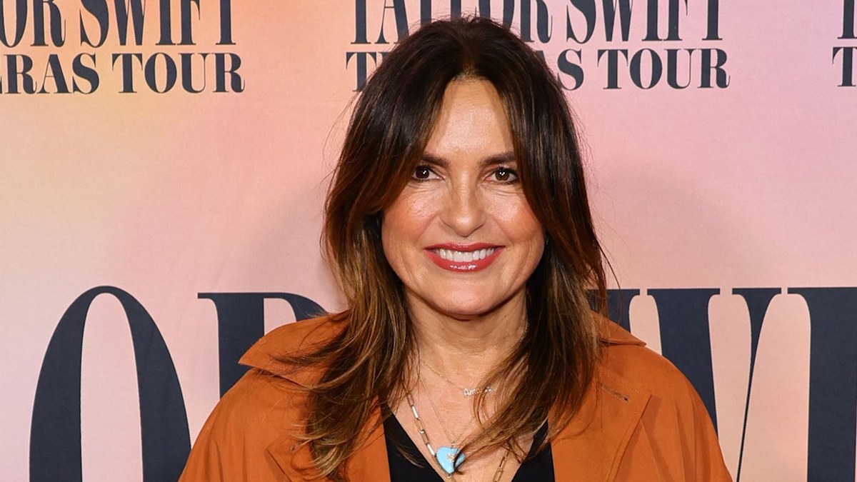 Mariska Hargitay from “Law & Order” beams in a selfie with her famous boyfriend – see