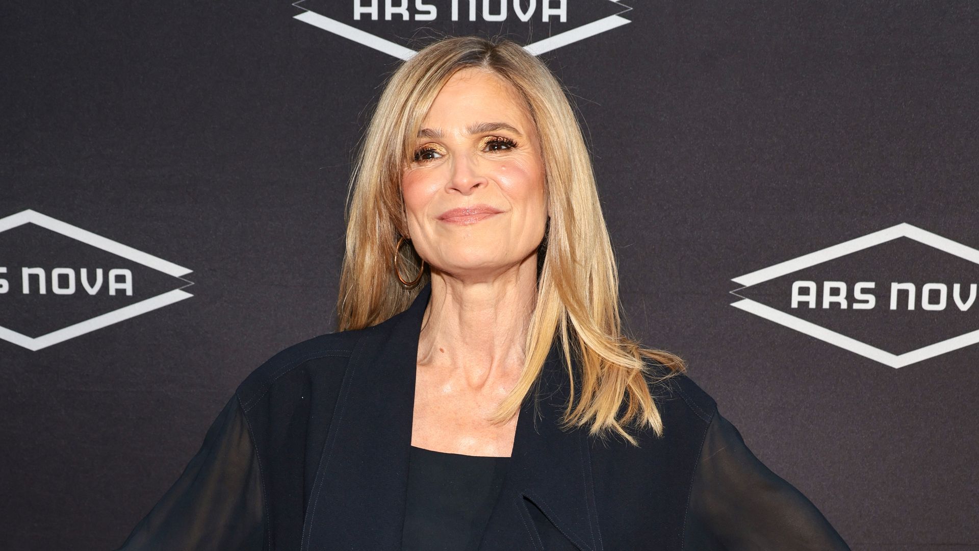 Kyra Sedgwick poses with rarely-seen brother in special photo - and he ...