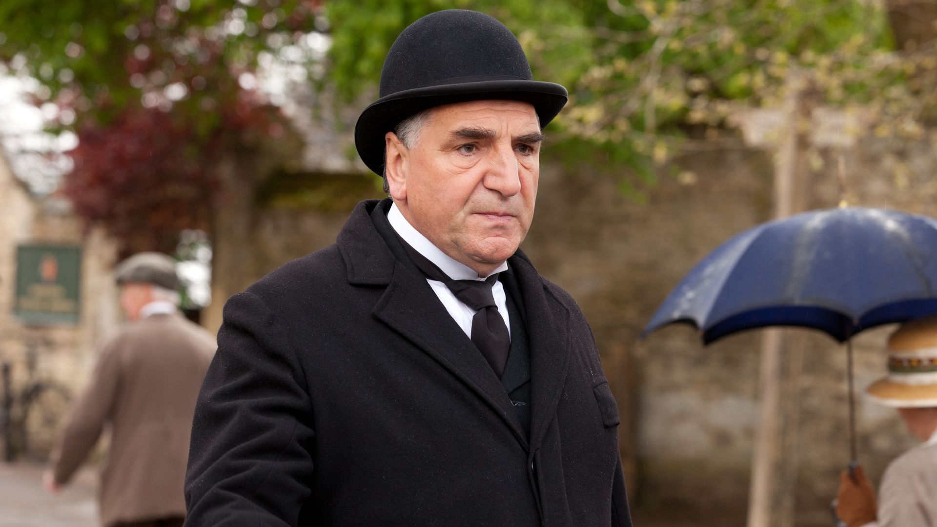 Downton Abbey star teams up with famous daughter for darkly comic drama – details