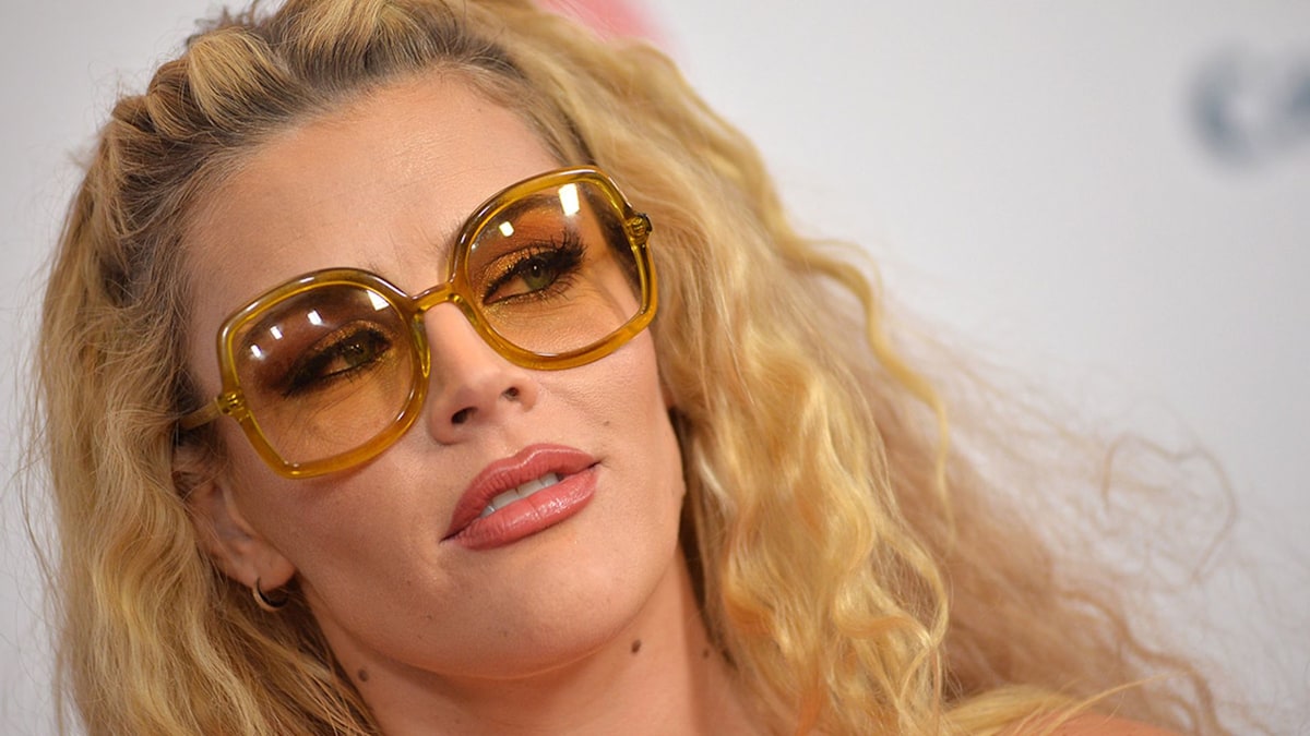 Busy Philipps stuns fans with gorgeous selfie following shock split