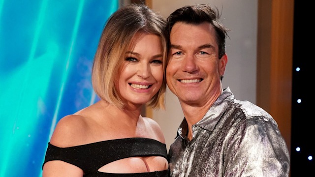 Rebecca Romijn and Jerry O'Connell hugging