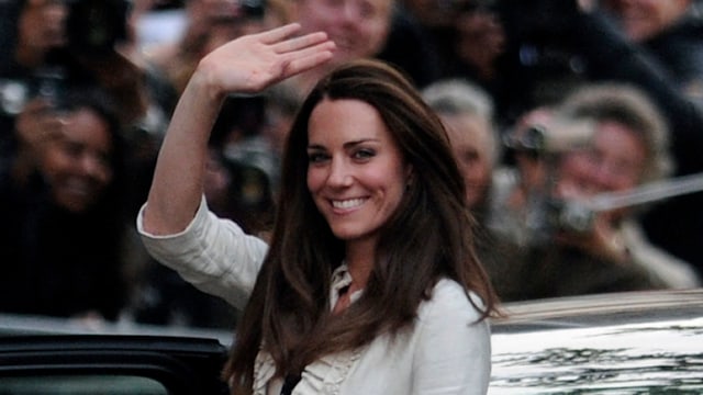   Kate Middleton arrives at the Goring Hotel in central London, on April 28, 2011, surrounded by photographers