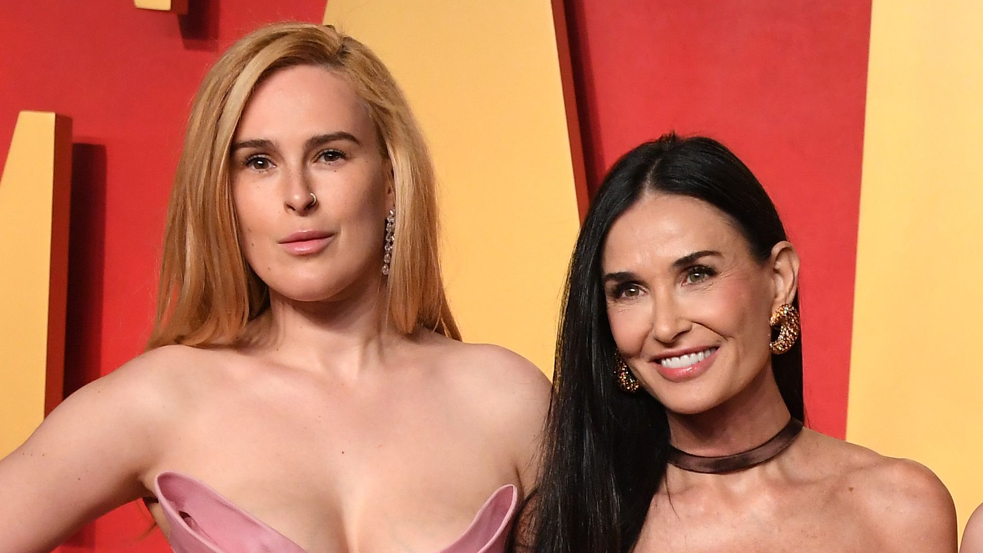 Rumer Willis, Demi Moore, Tallulah Willis, and Scout Willis arrives at the 2024 Vanity Fair Oscar Party Hosted By Radhika Jones at Wallis Annenberg Center for the Performing Arts on March 10, 2024 in Beverly Hills, California
