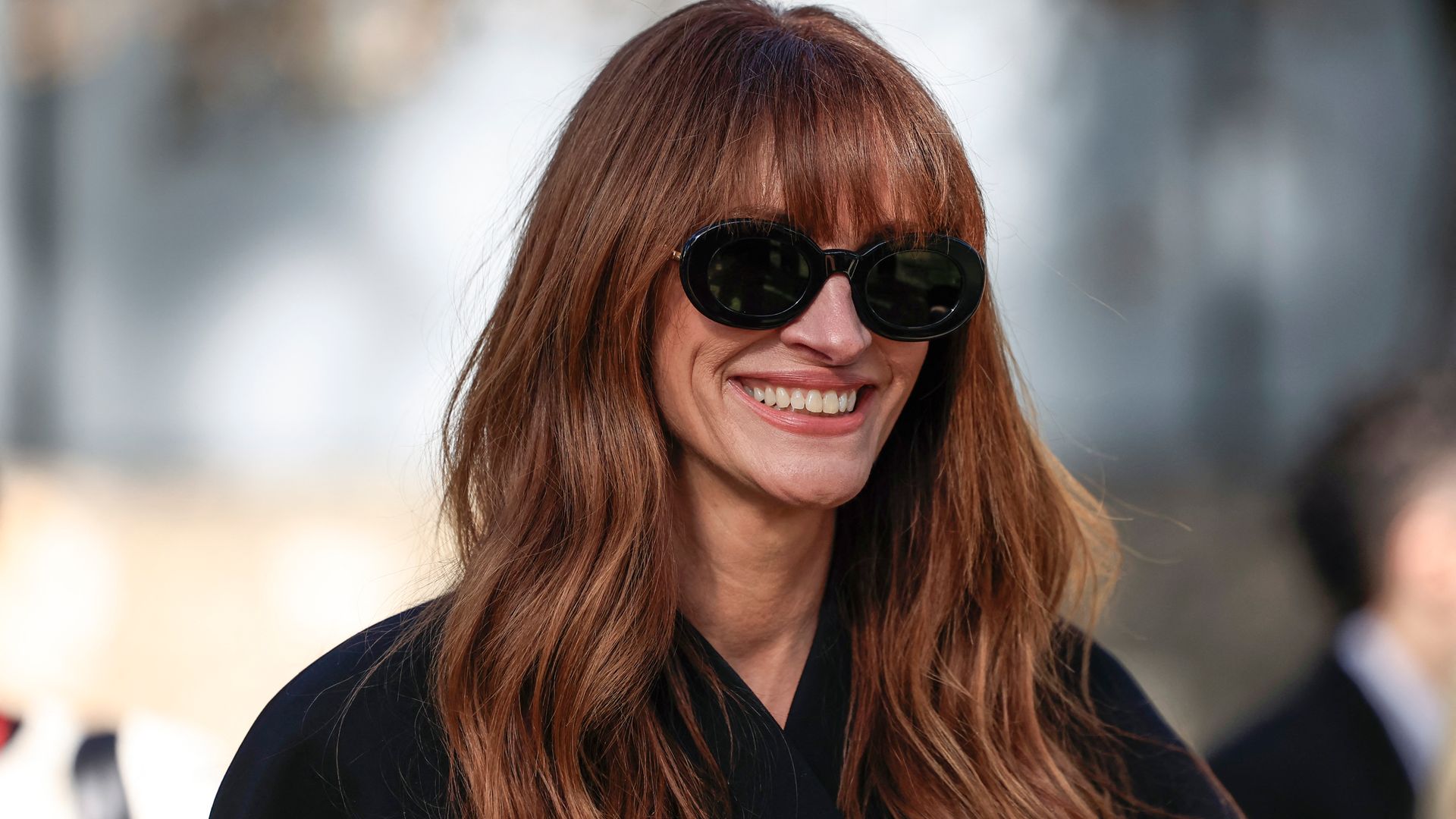Julia Roberts arrives for the Jacquemus Womenswear Ready-to-wear Spring-Summer 2024 collection at Maeght Foundation, in Saint-Paul-de-Vence, southern France, on January 29, 2024. (Photo by Valery HACHE / AFP) (Photo by VALERY HACHE/AFP via Getty Images)