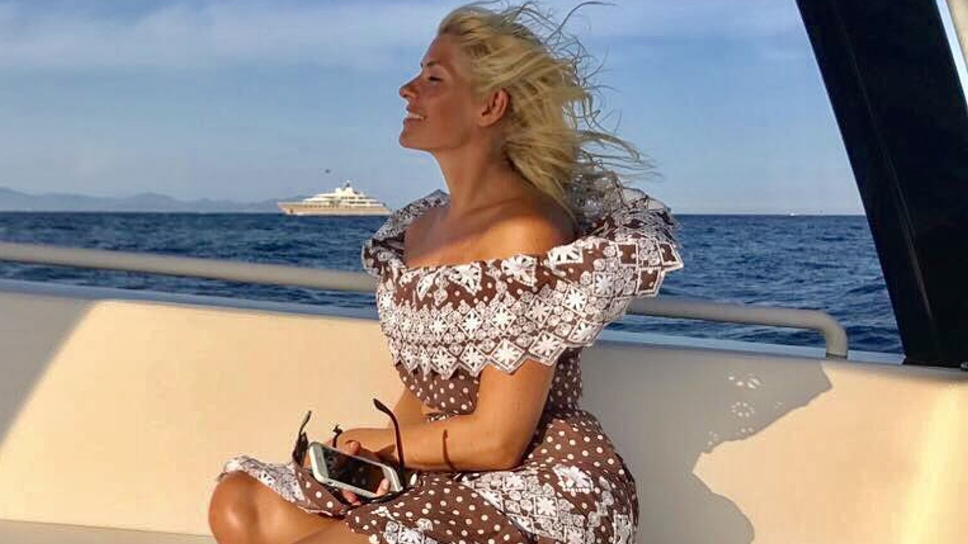 Beach babe Holly Willoughby brushes off Phillip Schofield debacle