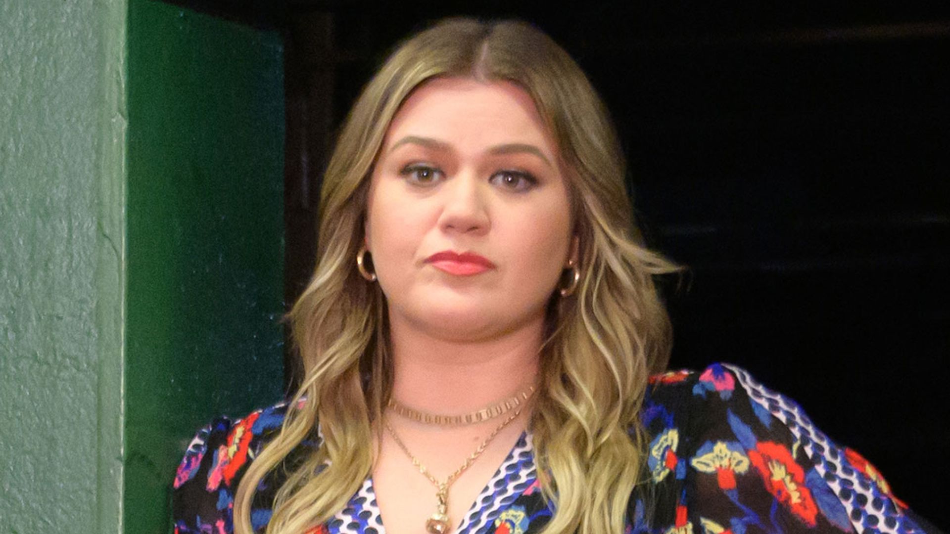 kelly clarkson sad