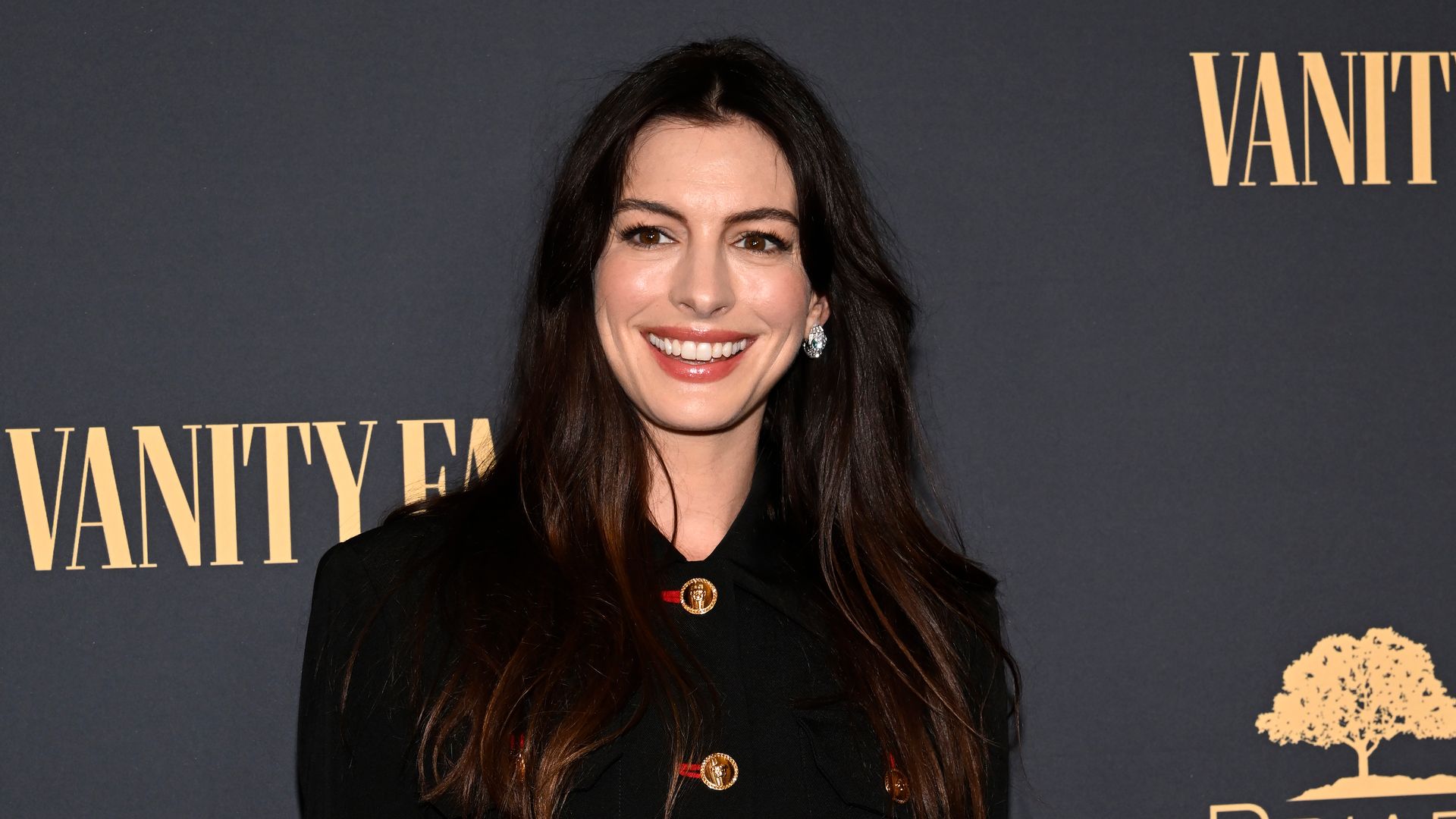 Anne Hathaway’s mini skirt and knee-high boots combo is a date night dream