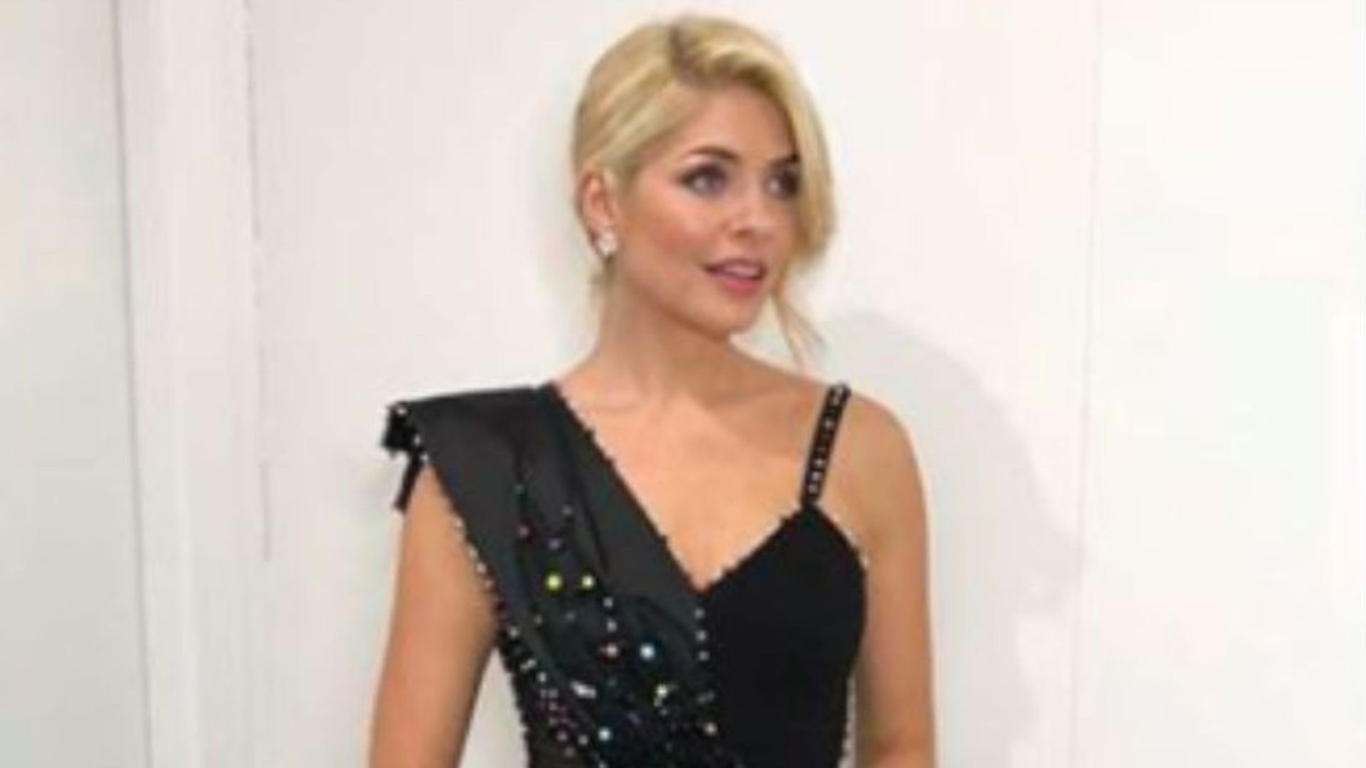 holly willoughby dancing on ice dress