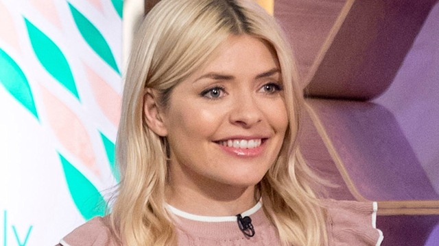 holly willoughby blue leather skirt this morning instagram