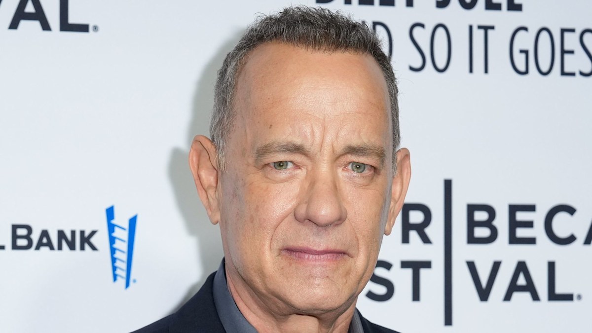 Tom Hanks honors late Apollo 13 astronaut Jim Lovell with emotional tribute