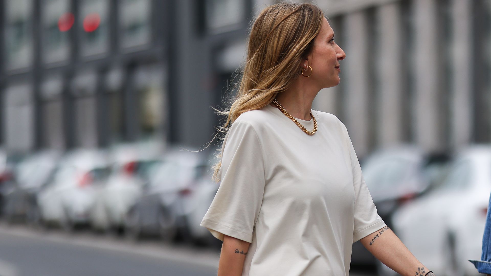 Justine SchlÃ¼tter wearing blue denim Mango dress, white Zara hoodie and white Copenhagen Studios sneakers and Michi Brandl wearing beige COS t-shirt dress, white Bottega Veneta leather bag and white Copenhagen Studios sneakers