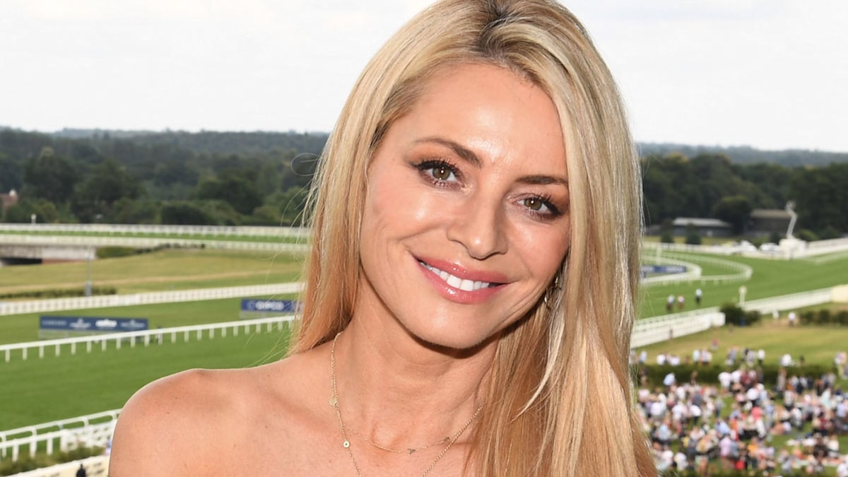 Strictlys Tess Daly Looks Like A Bronzed Goddess In Unseen Swimsuit Snap Hello 8202