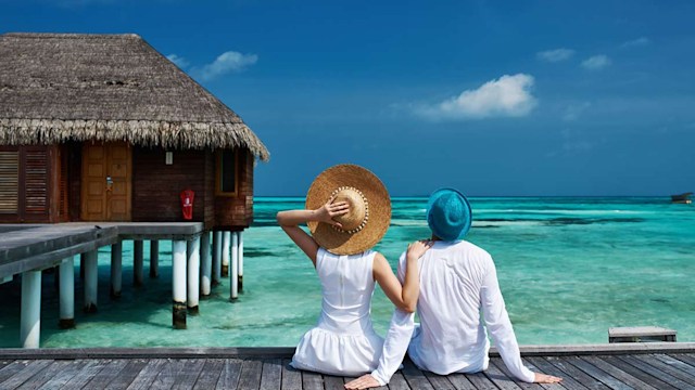 couple on honeymoon in maldives