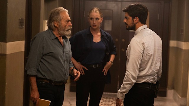 Cetin Ikmen (Haluk Bilginer), Ayse Farsakoglu (Yasemin Kay Allen), Mehmet Suleyman (Ethan Kai)