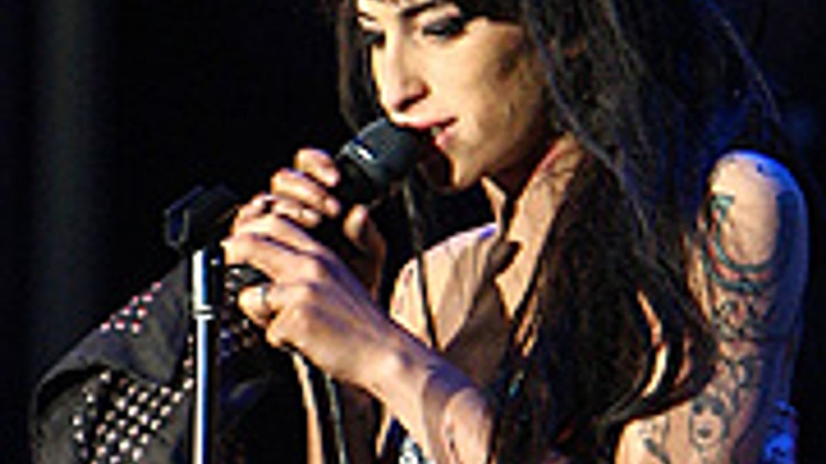 Amy Winehouse Shows Her Love For Blake Hello