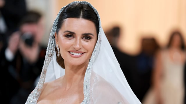 Penelope Cruz at the 2023 Met Gala wearing a veil