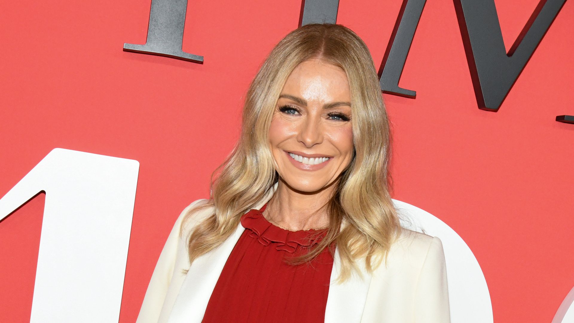 Kelly Ripa is unrecognizable in latest outing ahead of exciting career move