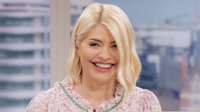 holly willoughby rave review